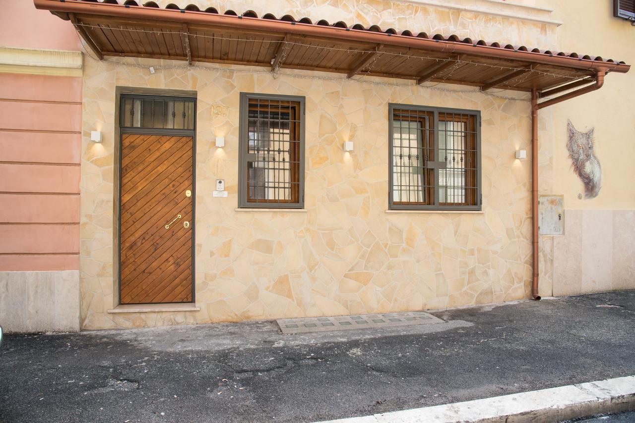 Отель Mancini Shabby House Рим Экстерьер фото